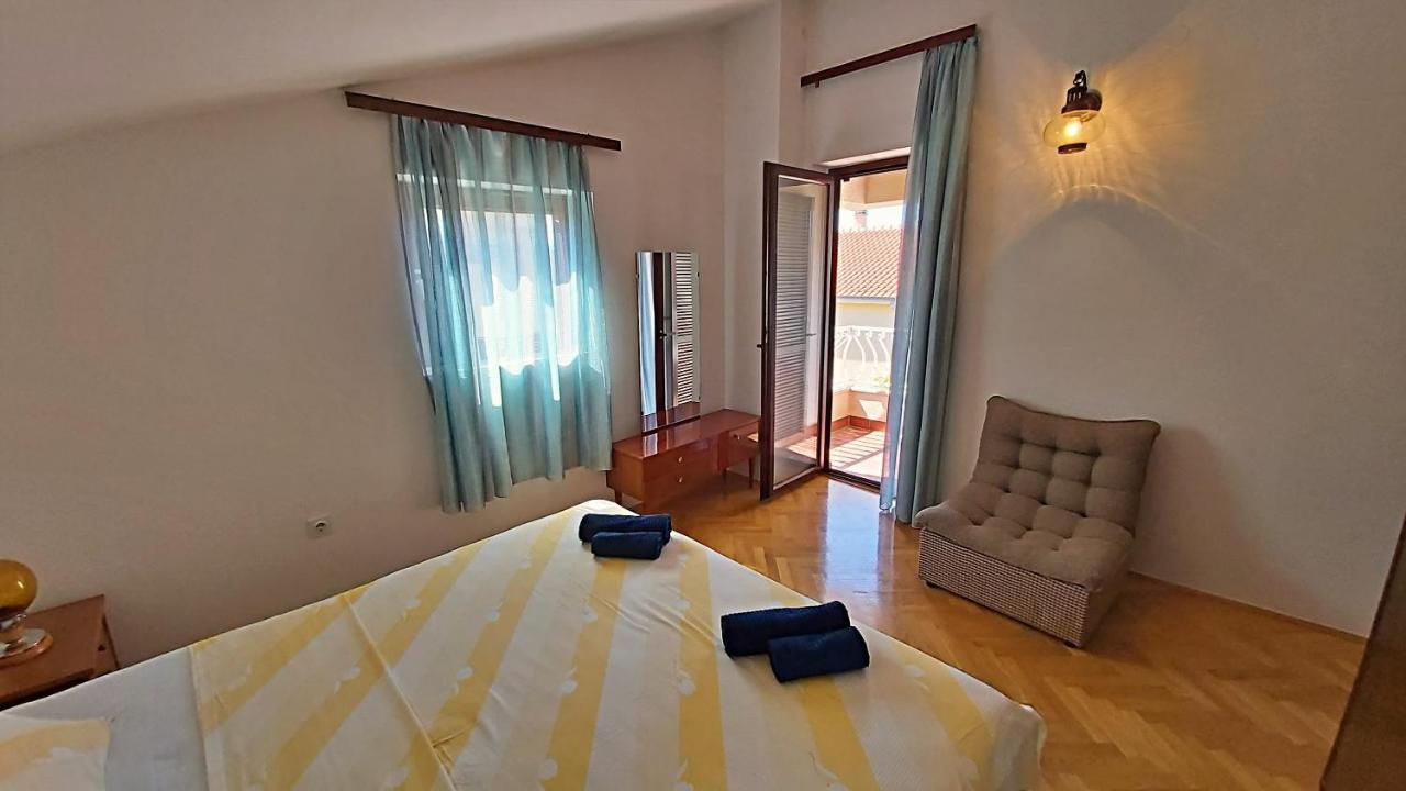 Apartment Roscic Omis Exterior photo